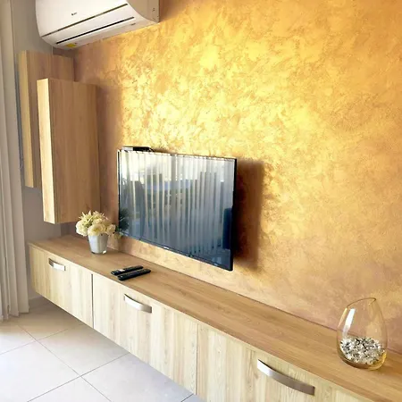 Grandblue Vista Marsalforn, State-of-the-art 2br Seafront Luxury